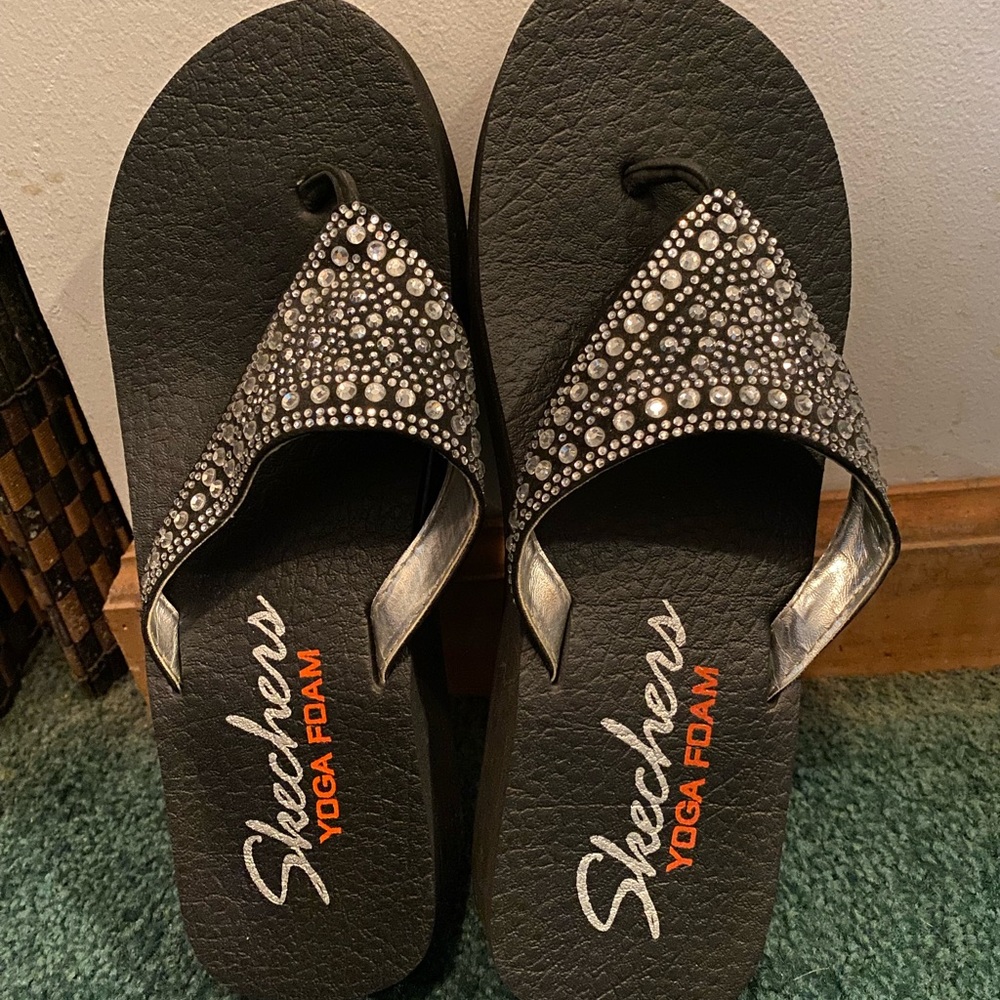Sketchers Yoga Foam sandals. Worn only one time. Like new!
